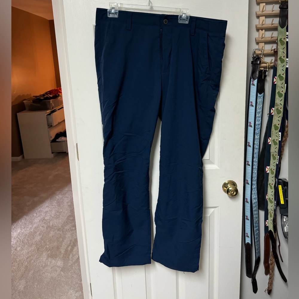 Men’s Navy Under Armour Golf Pants - size 38/32